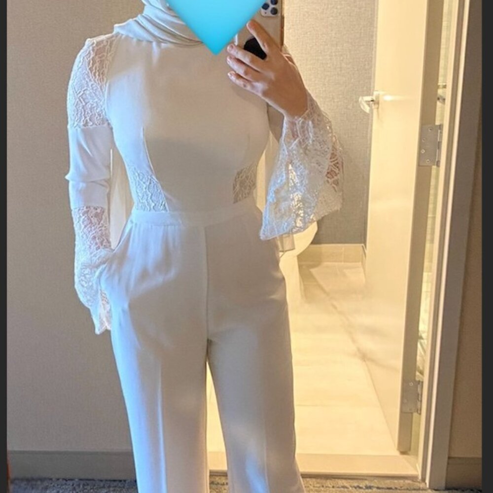 Graduation White Long sleeve outfit for hijabis
